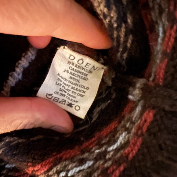 Dôen Vest - Picture 3 of 3